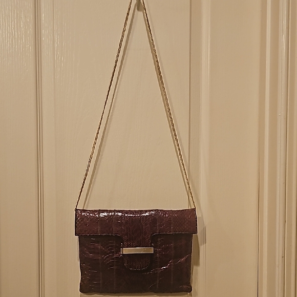 Elegant Burgundy Snake Print Women's Bag - Picture 2 of 11